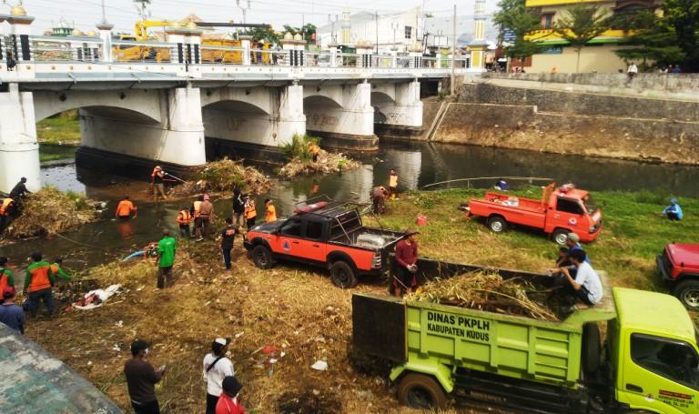 Ajak Bersihkan Saluran Air, BPBD Kota Semarang Antisipasi Banjir