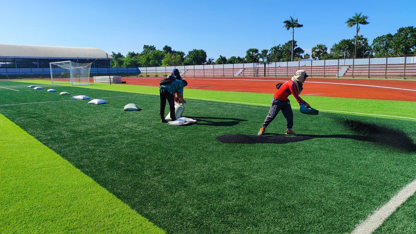 12 Ton Rubber Granule Ditebar di Lapangan Stadion Joyokusumo, Kandang Persipa Pati Tatap Liga 2
