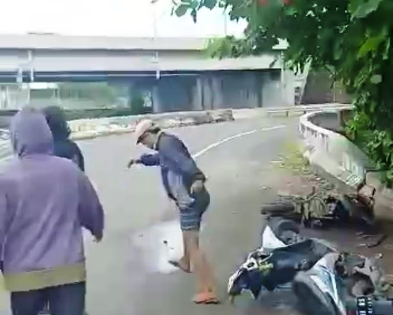 Beredar Video di Media Sosial, Diduga Suporter Persebaya di Kaligawe Semarang Dibubarkan Polisi