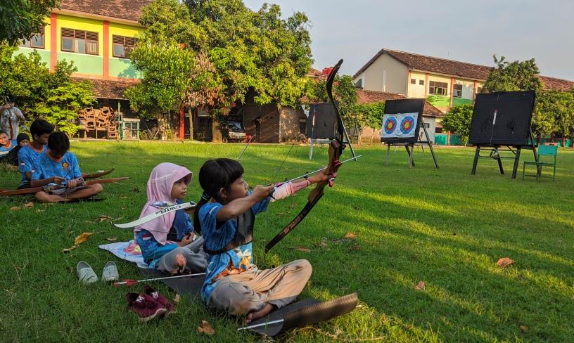 Asyiknya Ngabuburit CAT Pati, Menunggu Buka sambil Berlatih Jemparingan Panahan Khas Mataraman