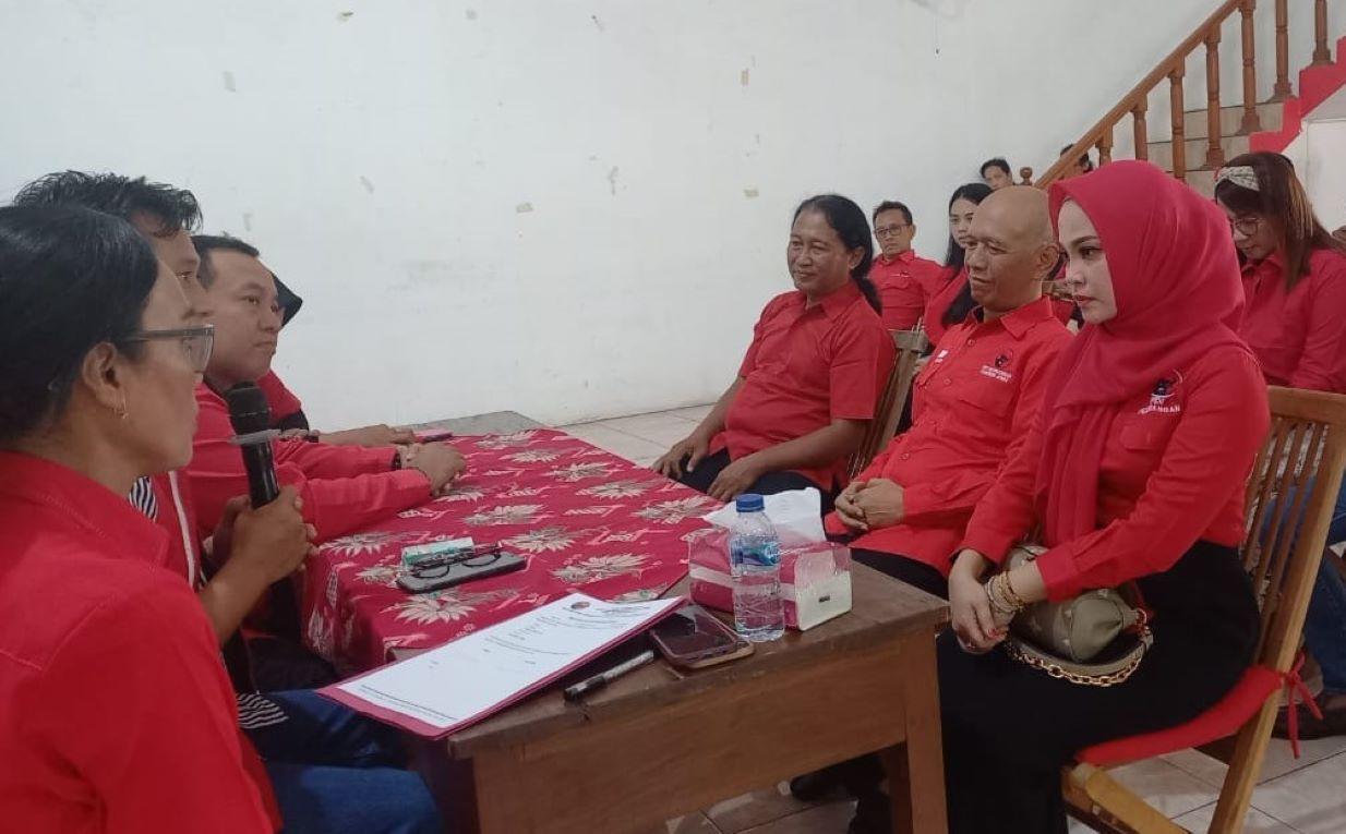 Ditemani 15 Ketua PAC PDIP, Dian Kristiandi Serahkan Formulir Pendaftaran Calon Bupati Jepara