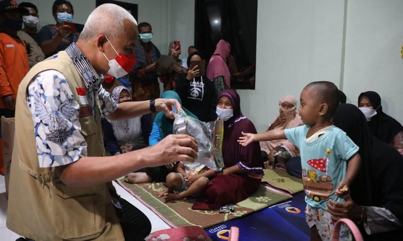 Ganjar ke Lokasi Banjir di Purworejo, Kebumen dan Banyumas, Pastikan Pengungsi Ribuan Tertangani
