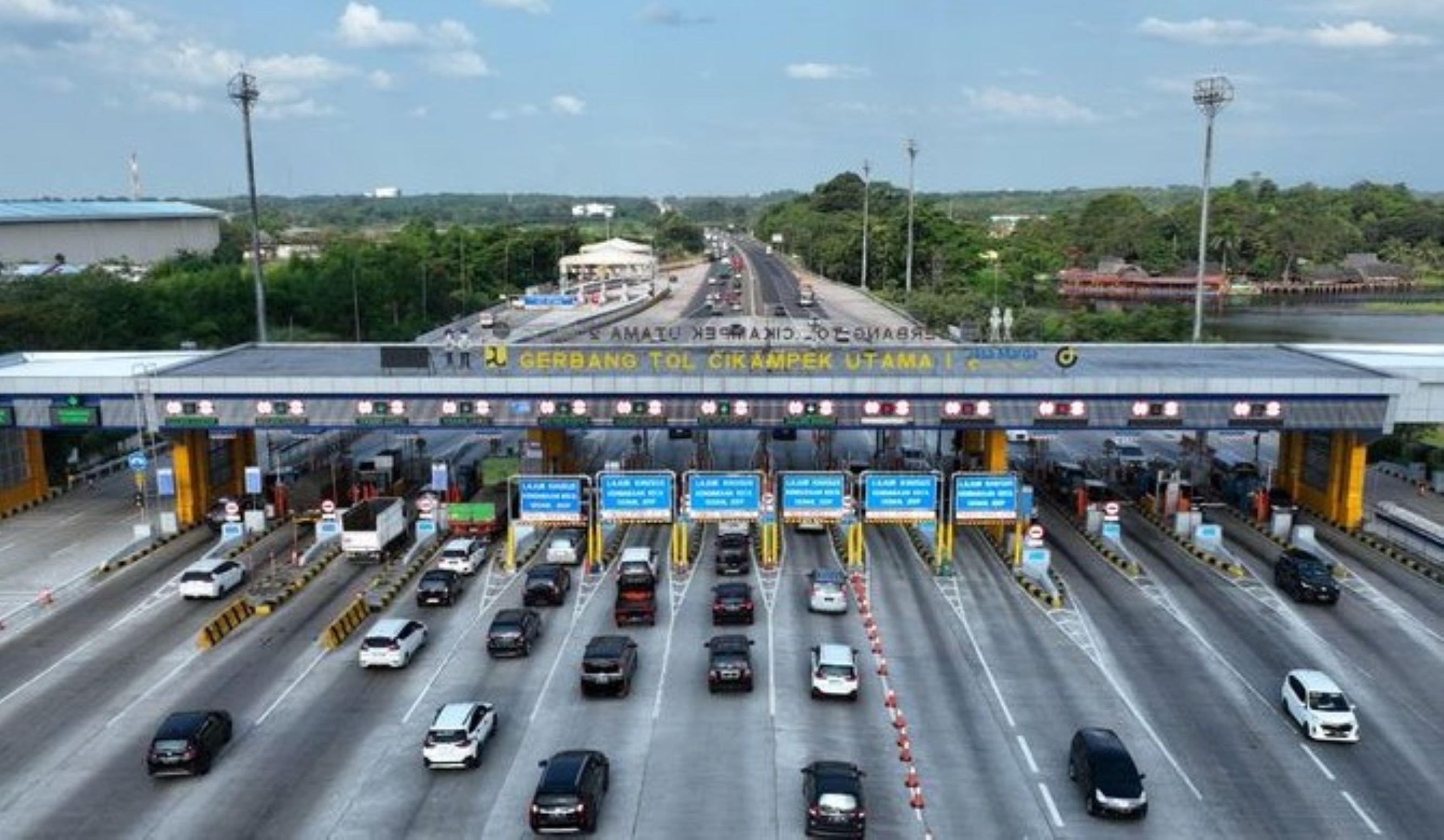 gerbang-tol-cikampek-kendaraan-di-jalan-tol-0we.jpg