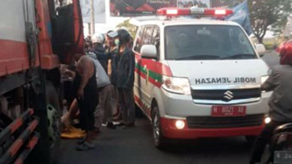 Kecelakaan Truk Lindas Pemotor di Jebor Demak, Kaki Tersangkut di Ban