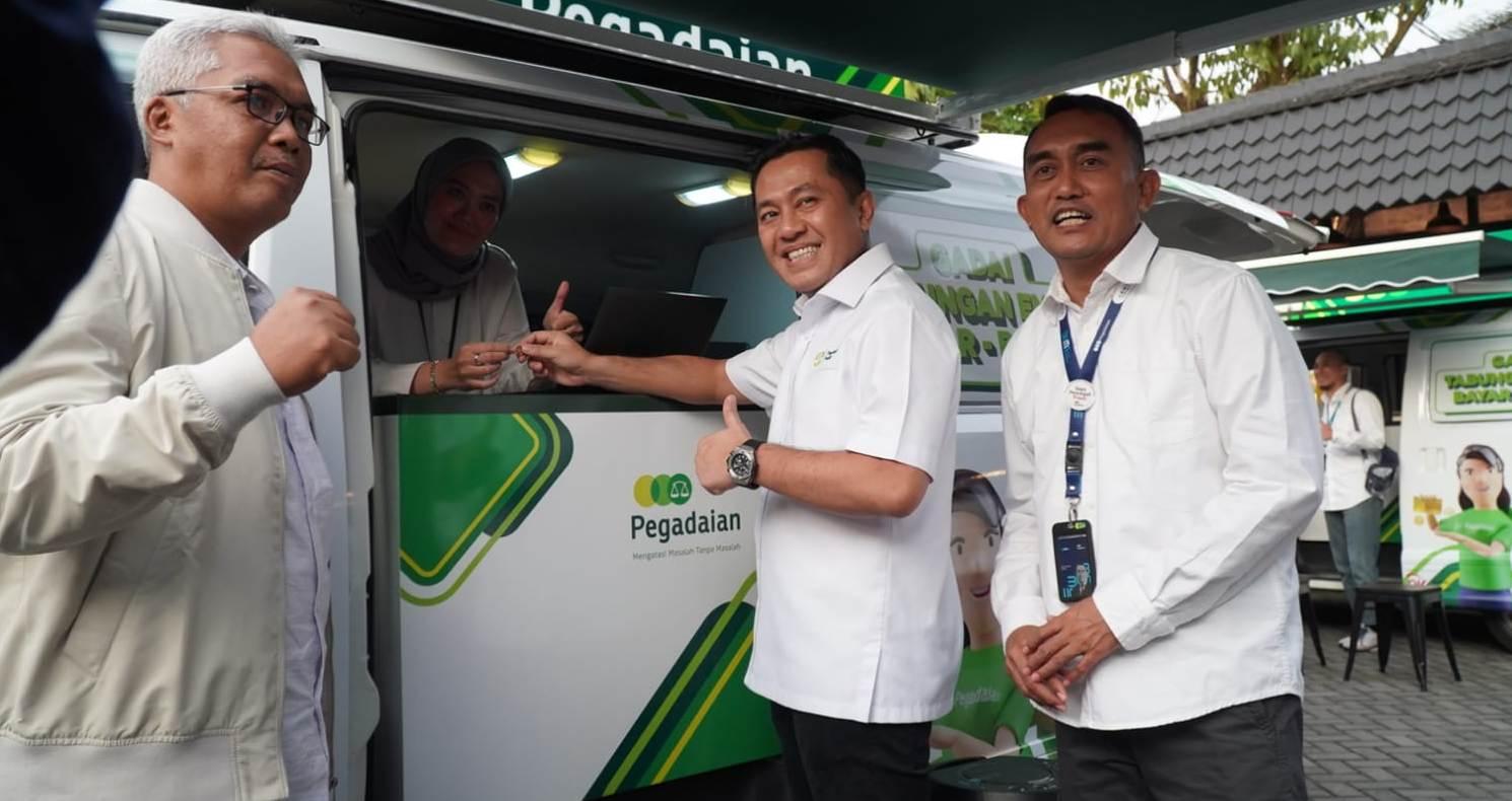 mobil-keliling-pegadaian-mengemaskan-indonesia.jpg