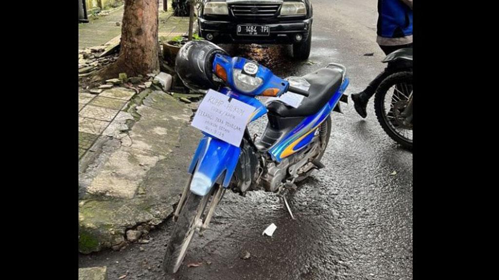 Istri Agus Sujatno Menangis, Ceritakan Suami Kecelakaan, Padahal Tewas Ledakkan Diri
