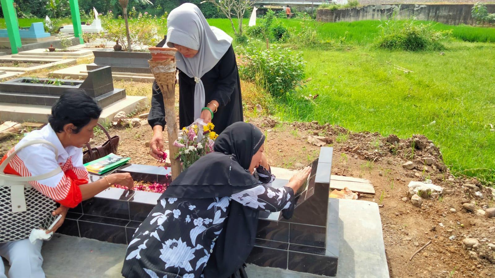 nenek-gamma-peringati-40-hari-meninggalnya-sang-cucu.jpg