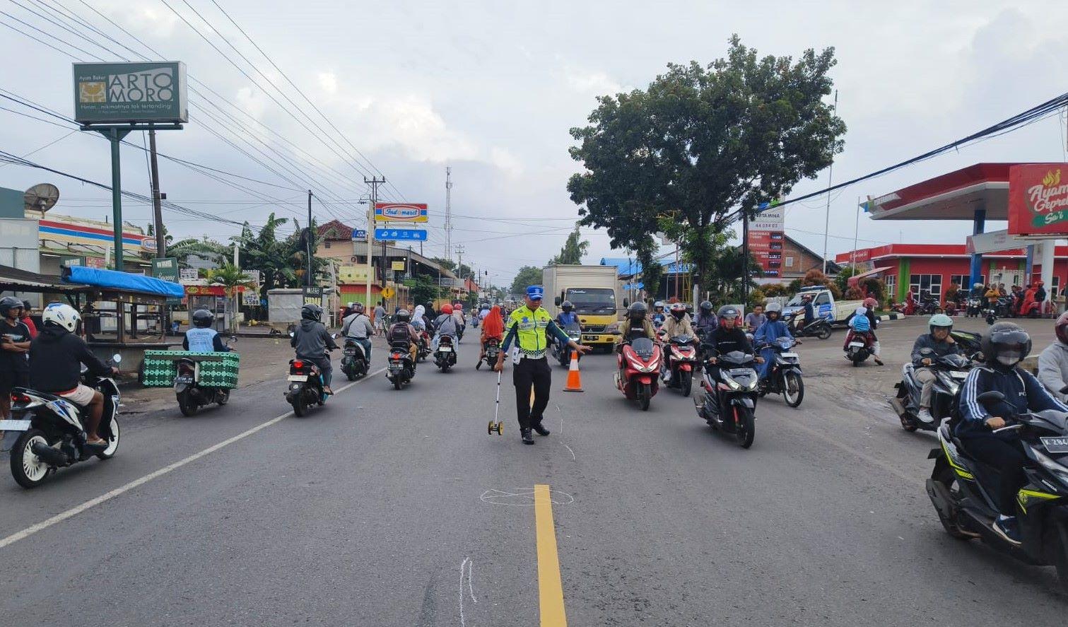 Kecelakaan Karambol di Depan SPBU Krasak Jepara: Libatkan 1 Mobil dan 3 Motor, Satu Korban Tewas