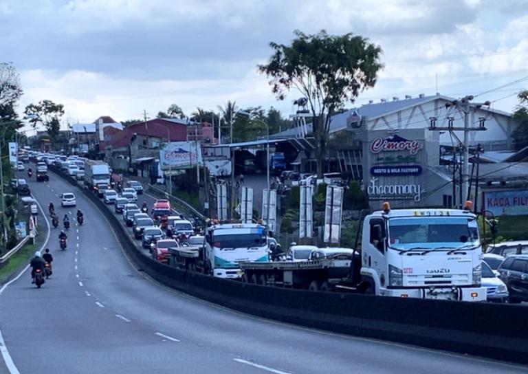 Lalu Lintas di Jalan Semarang-Bawen Padat Merayap di Beberapa Titik Siang-Sore Ini