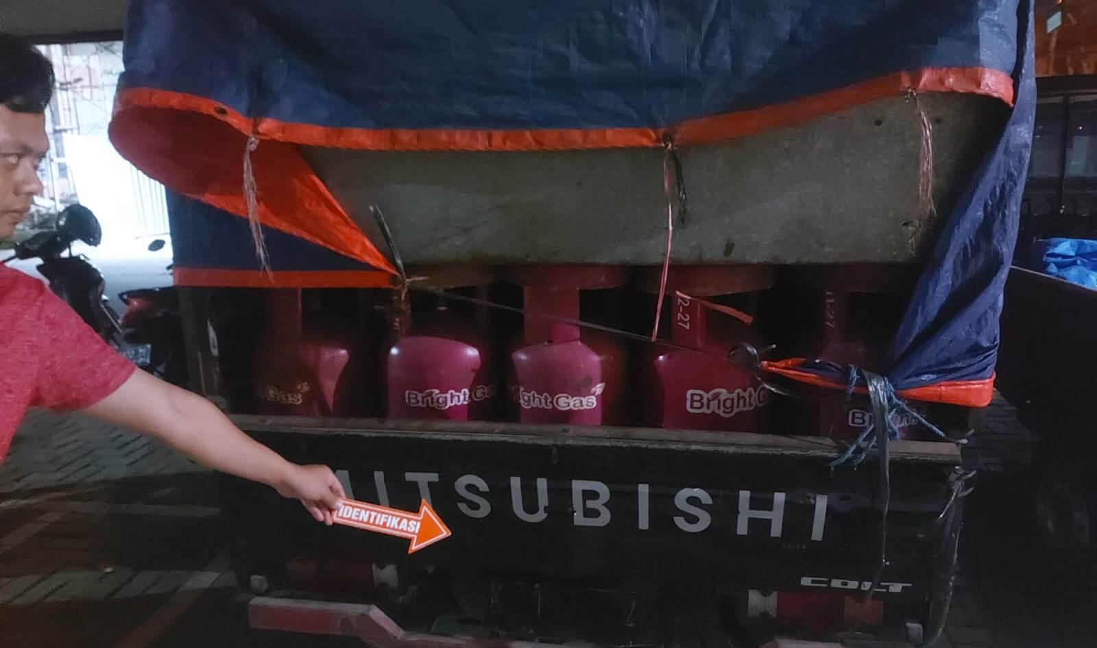 Polisi Grebek Pabrik 'Pengoplosan' Gas Elpiji 3 Kg Jadi Kemasan 12 Kg Nonsubsidi di Blora