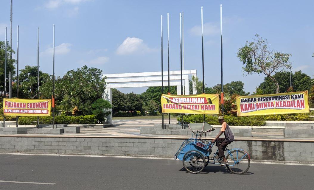 Pedagang Eks Relokasi Protes, Tuntut PKL Kembali Boleh Berjualan di Alun-alun Pati