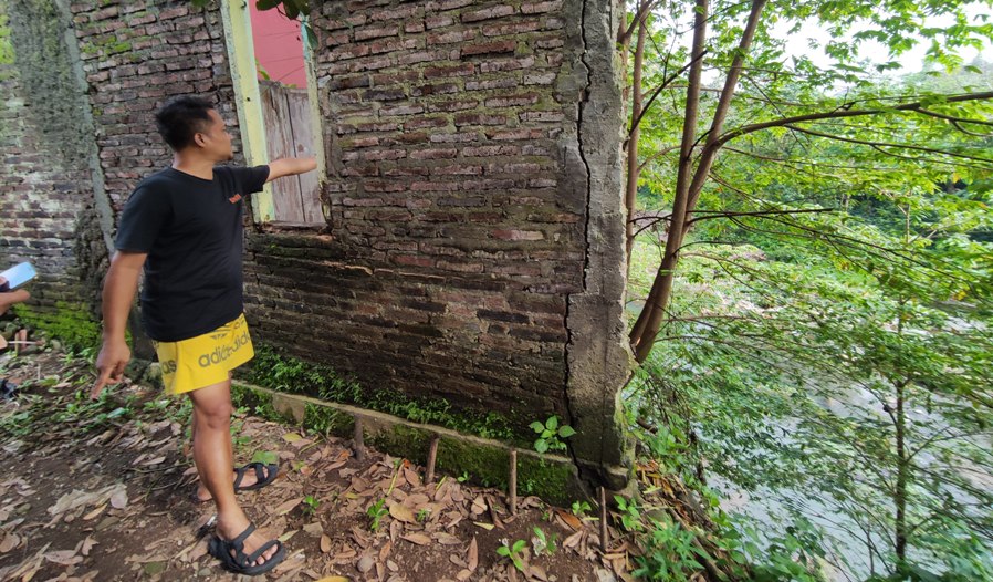 Terancam Longsor, 12 KK di Tebing Sungai Pelus Purwokerto Enggan Direlokasi karena Alasan Ini