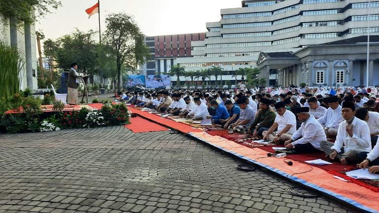 Salat Iduladha di Halaman Balai Kota Semarang, Wali Kota Hendi Tekankan Semangat Berbagi