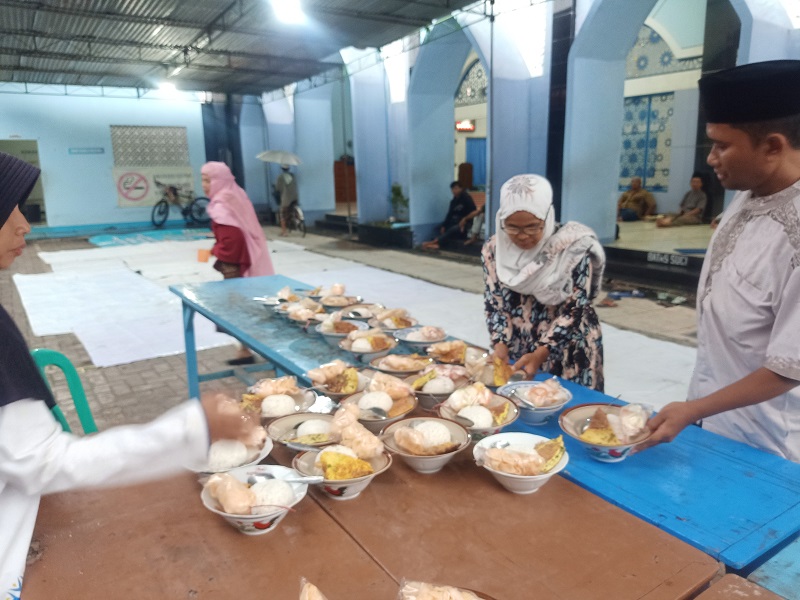Ramadan, Masjid Al Ihsan Pekalongan Sediakan 200 Porsi Buka Puasa Gratis, Tradisi Sejak 1980