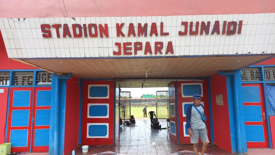 stadion-kamal-djunaidi-jepara-relawan-projo-plat-k.jpg