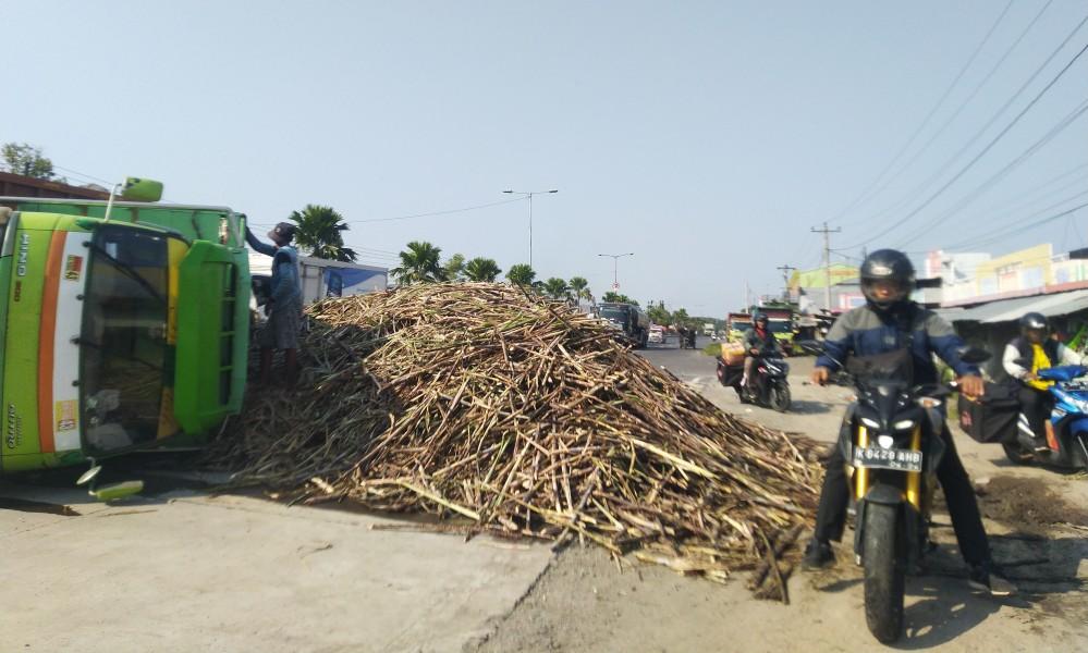 Kesaksian Sopir Truk Tebu Terguling di Jalan Lingkar Kudus: Saya Kaget Tiba-tiba Oleng ke Kiri