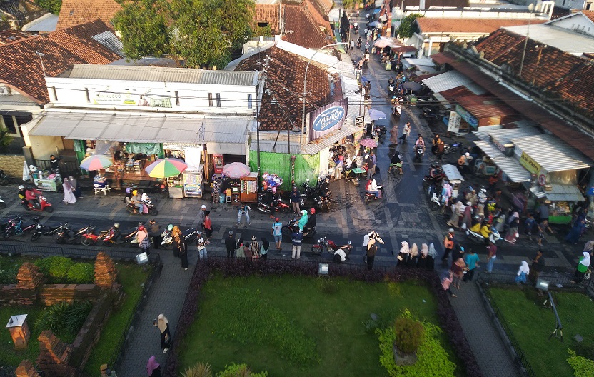 Asyiknya Ngabuburit di Menara Kudus, Pengunjung Bisa Ziarah, Berburu Kuliner Hingga Selfie Gratis