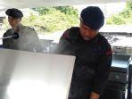Suplai Kebutuhan Makan Korban Banjir, Sat Brimob Polda Jateng Pakai Alat Dapur Lapangan Mutakhir