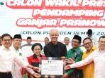 Bakal-capres-Ganjar-Pranowo-tengah-dan-Mahfud-MD-tiga-dari-kanan.jpg