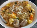 Bakso-gajeh-sapi-salah-satu-menu-andalan-Waroeng-Kolesterol-Toean-Moeda.jpg