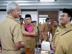 Bupati-Blora-Arief-Rohman-berbincang-dengan-Gubernur-Jawa-Tengah-Gnajar-Pranowo-13.jpg