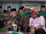 Bupati-Temanggung-Agus-Setyawan-kanan-berbincang-dengan-Mendikdasmen-Abdul-Muti.jpg