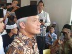 Gubernur-Jateng-Ganjar-Pranowo-saat-melayat-di-rumah-duka-KH-Dimyati-Rois.jpg