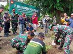 Kolonel-Inf-Anan-Nurakhman-tanam-bibit-pohon-di-bantaran-Sungai-Bengawan-Solo.jpg