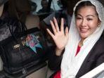 Mischa-Hasnaeni-Moein-atau-lebih-dikenal-sebagai-Wanita-Emas-1.jpg