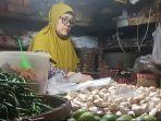 Pedagang-Sayur-di-Pasar-Bitingan-bawang-putih-cabai.jpg