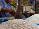 Pedagang-beras-di-Pasar-Manis-Purwokerto-Senin-9102023.jpg