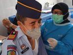 Pegawai-Rutan-Temanggung-disuntik-vaksin-dosis-ketiga-atau-vaksin-booster.jpg