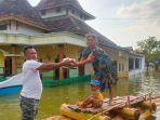 Relawan-Wtijaksono-Foundation-bantuan-korban-terdampak-banjir-di-wilayah-Pati-selatan.jpg