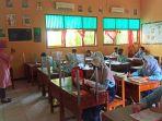 Siswa-SMPN-2-Blora-saat-mengikuti-pembelajaran-tatap-muka-PTM-di-dalam-kelas-Kamis-2432022.jpg