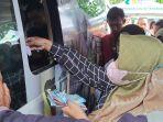 Suasana-ramai-antrean-penukaran-uang-di-kantor-Kecamatan-Karanglewas-Banyumas.jpg