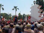 aksi-demonstrasi-tuntut-sekda-jepara-mundur.jpg