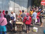 antrean-beli-minyak-goreng-curah-temanggung.jpg