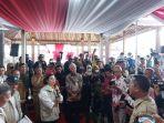 awati-berbincang-den.jpg