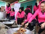 bhayangkari-istri-polisi-dapur-umum-banjir-bandang.jpg