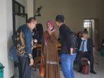 Mertua Kopda Muslimin: Rina Wulandari Tidak Berani Pulang ke Rumah, Masih di Asrama Arhanud