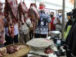 ganjar-sidak-pasar-wage-purwokerto-harga-daging-melonjak-tinggi.jpg