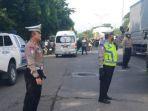 kecelakaan-jalan-berlubang-lubang-jalan-0i-9403j6p.jpg