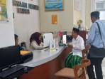 ketua-pcnu-kudus-asyrofi-kembalikan-dana-hibah-ke-kejari.jpg