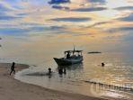 pantai-karimunjawa-123.jpg