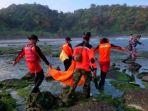 tim-sar-evakuasi-korban-di-pantai-korban-tenggelam-kecelakaan-laut.jpg