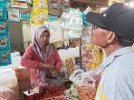 transaksi-di-pasar-bitingan-kudus.jpg