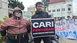 Kelompok-Santri-Jalanan-menggelar-aksi-damai-di-kawasan-Nol-Kilometer-Yogyakarta.jpg
