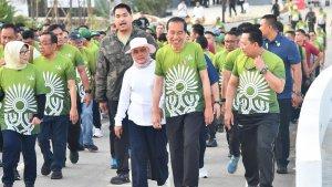 Presiden-Joko-Widodo-didampingi-Ibu-Presiden-menghadiri-acara-Nusantara-TNI-Fun-Run-di-IKN.jpg