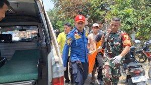 Proses-evakuasi-jasad-Suyatmi-60-yang-tewas-akibat-tercebur-sumur-sedalam-25-meter.jpg