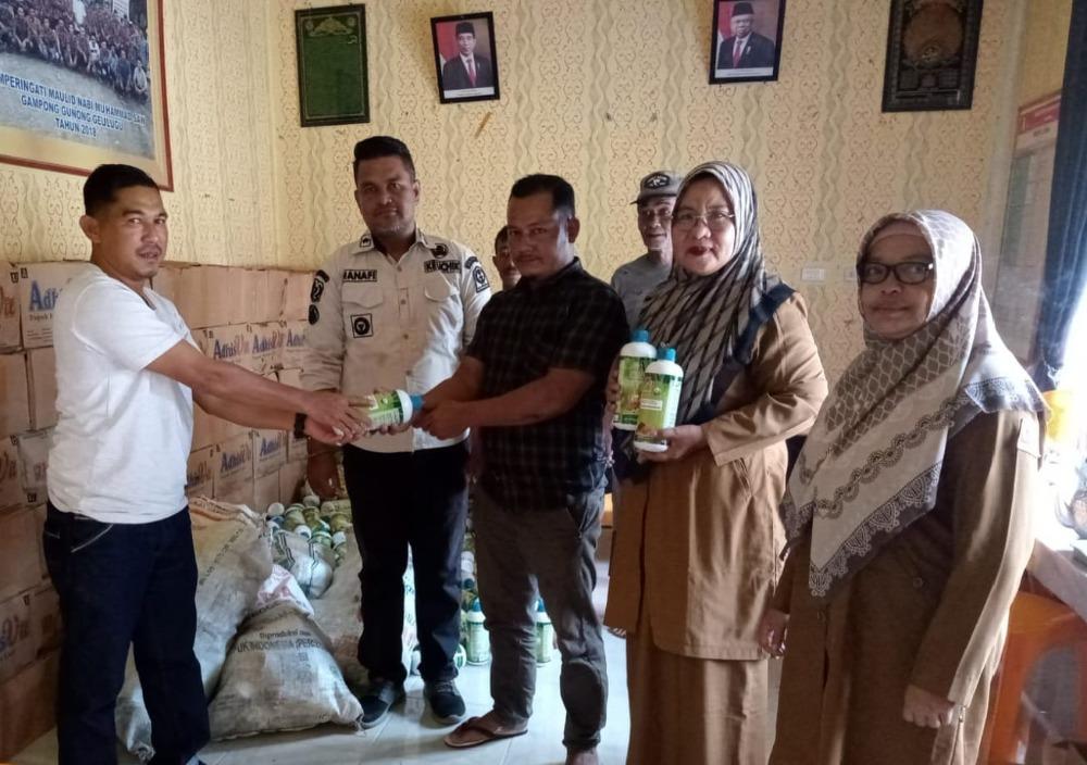 Penyaluran-Bantuan-Pupuk-Hayati-Cair-dan-Organik-Cair.jpg